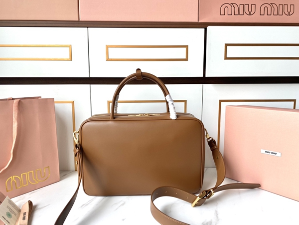 スーパーコピーブランドバッグ背面デザイン